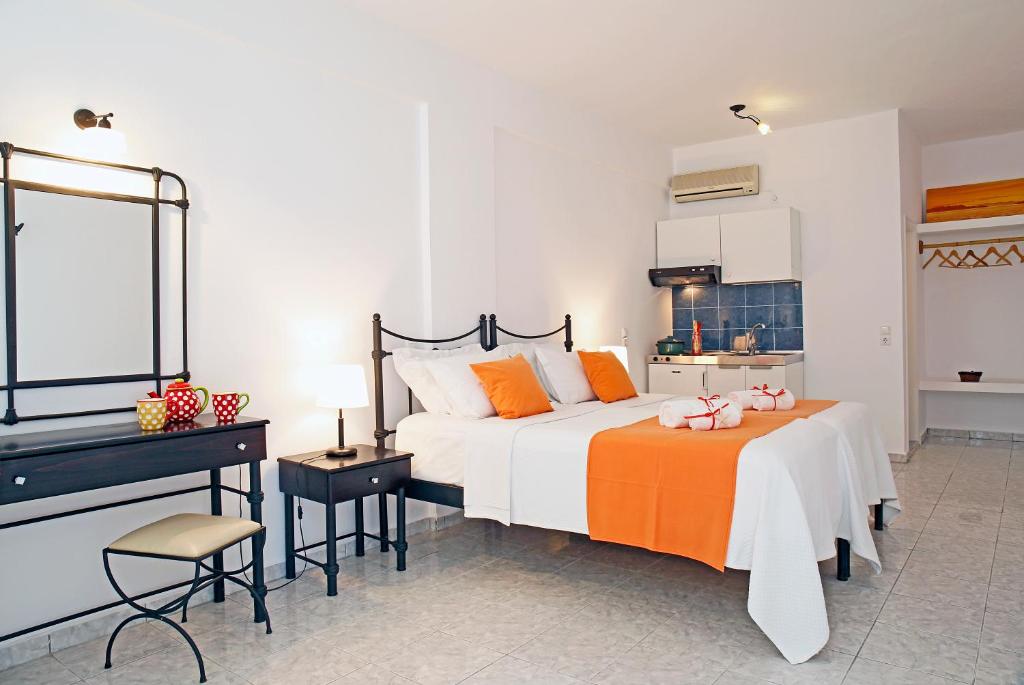 Postel nebo postele na pokoji v ubytování Agistri Apartments