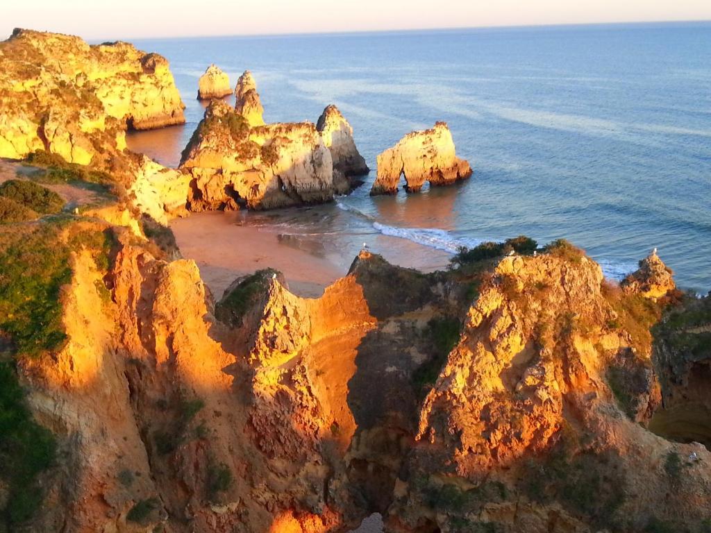 a view of a rocky coastline with the ocean at Aguileras in Alvor