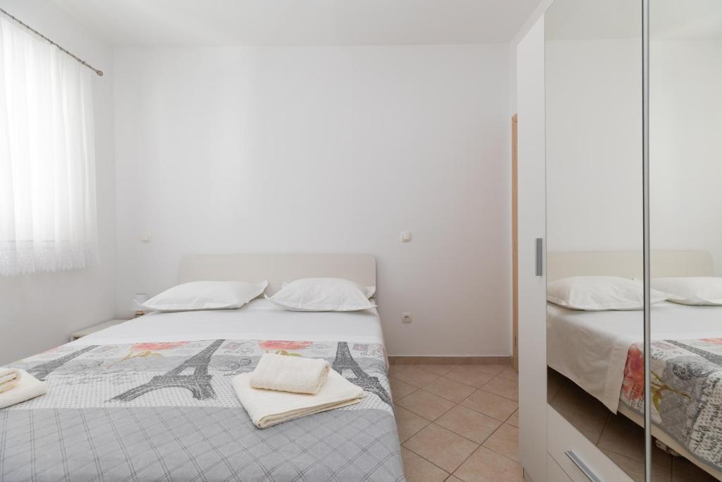 Postel nebo postele na pokoji v ubytování Apartmani Perak