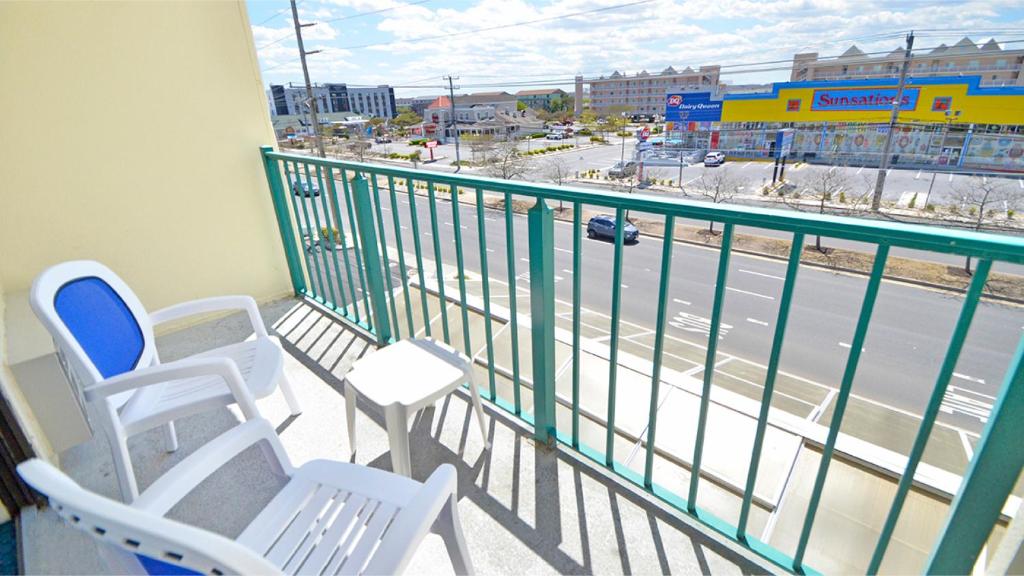 Balkón nebo terasa v ubytování Cayman Suites Hotel