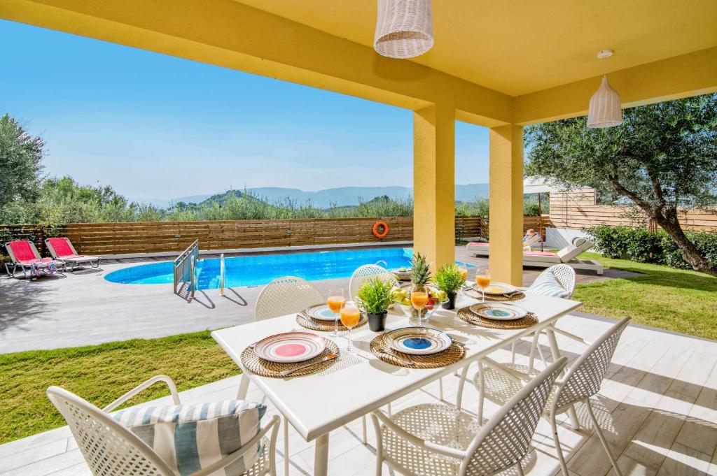 Bazén v ubytování Kaletzia villas nebo v jeho okolí