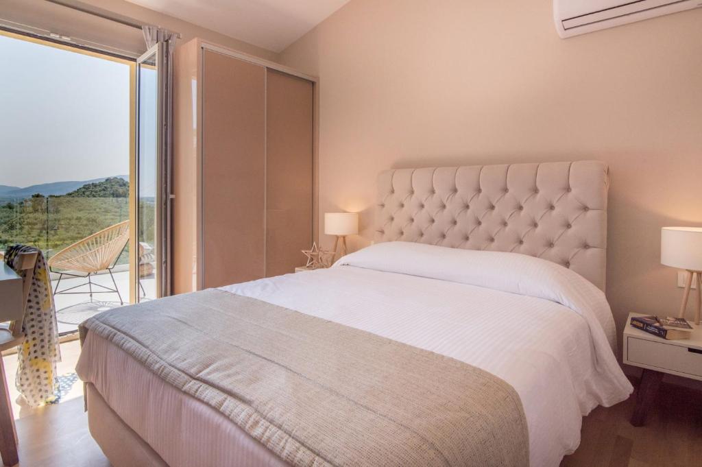 Postel nebo postele na pokoji v ubytování Kaletzia villas