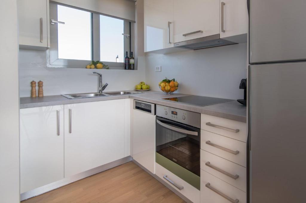 Kuchyň nebo kuchyňský kout v ubytování Kaletzia villas
