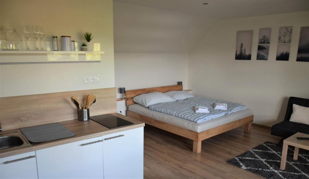 Postel nebo postele na pokoji v ubytování ADEMI Apartments