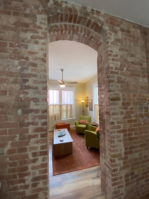Posezení v ubytování Bisbee Brownstone Suites