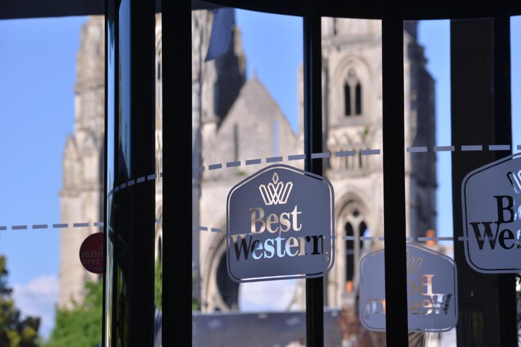 Certifikát, hodnocení, plakát nebo jiný dokument vystavený v ubytování Best Western Plus Hotel des Francs