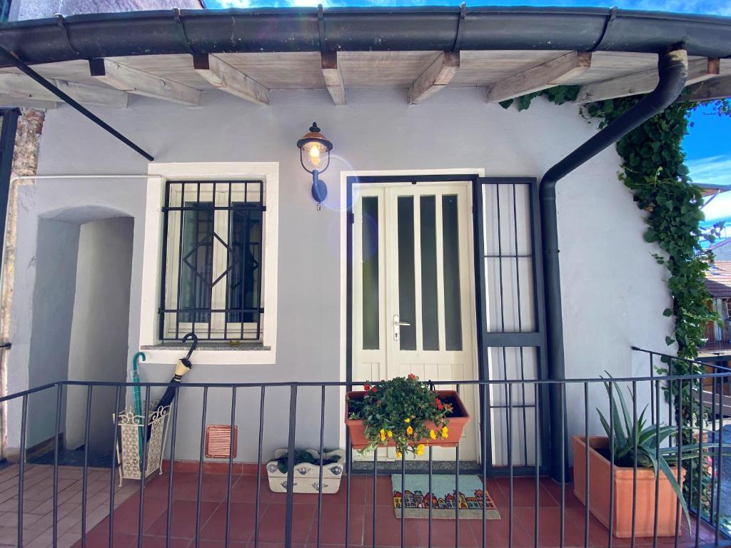 a house with a porch with plants and a door at Nicolaus in Sesto Calende