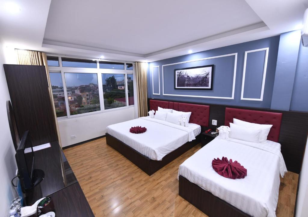 Postel nebo postele na pokoji v ubytování Hanoi Elpis Grand Hotel