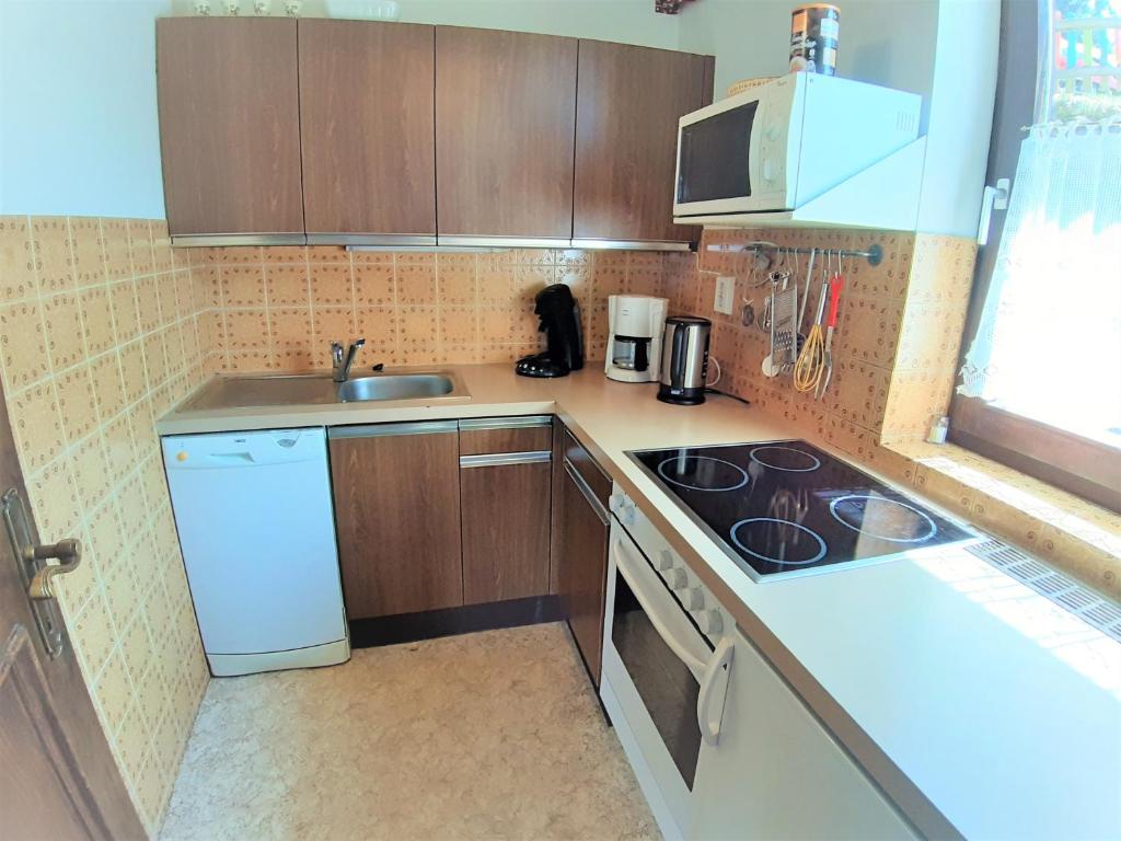 Kuchyňa alebo kuchynka v ubytovaní Almhaus Florian