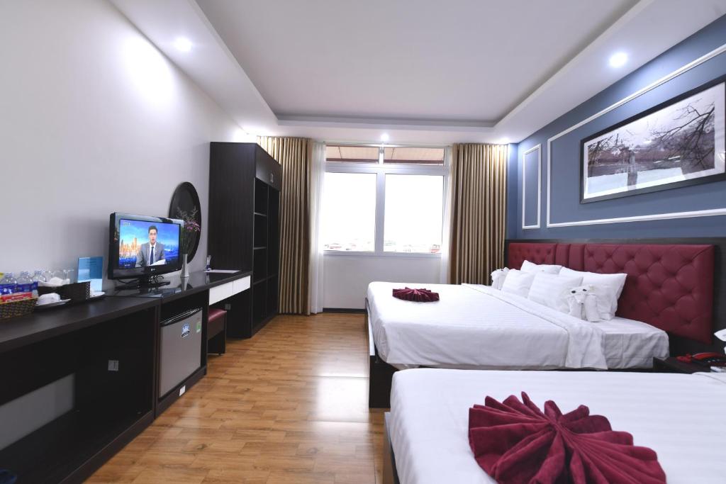 TV a/nebo společenská místnost v ubytování Hanoi Elpis Grand Hotel