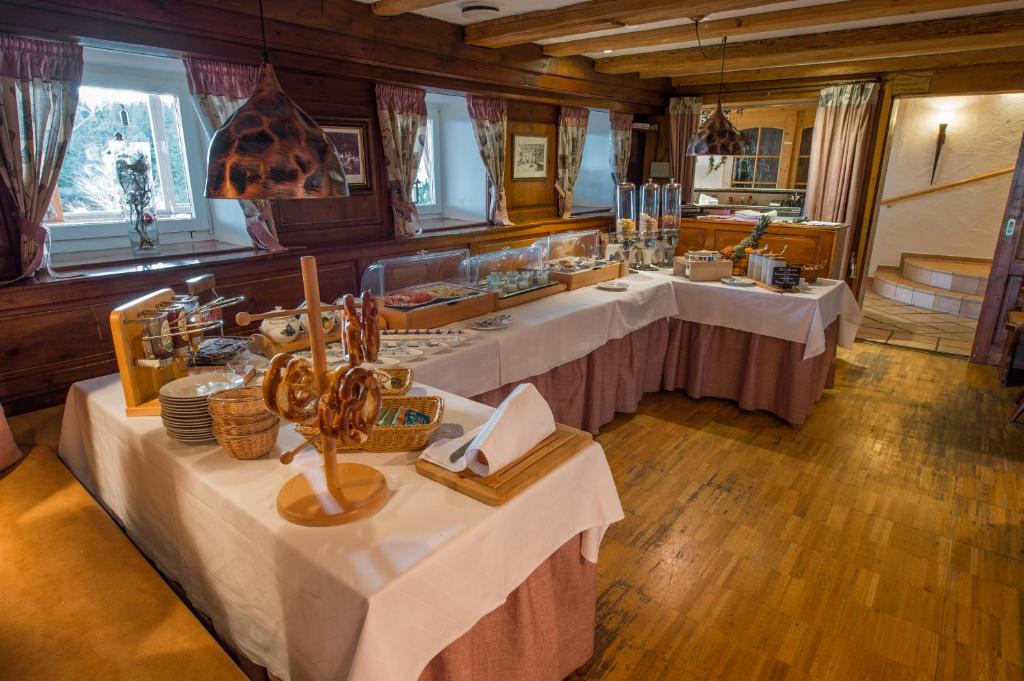 Foto sihtkohas Bernbeuren asuva majutusasutuse Panoramagasthof auf dem Auerberg galeriist