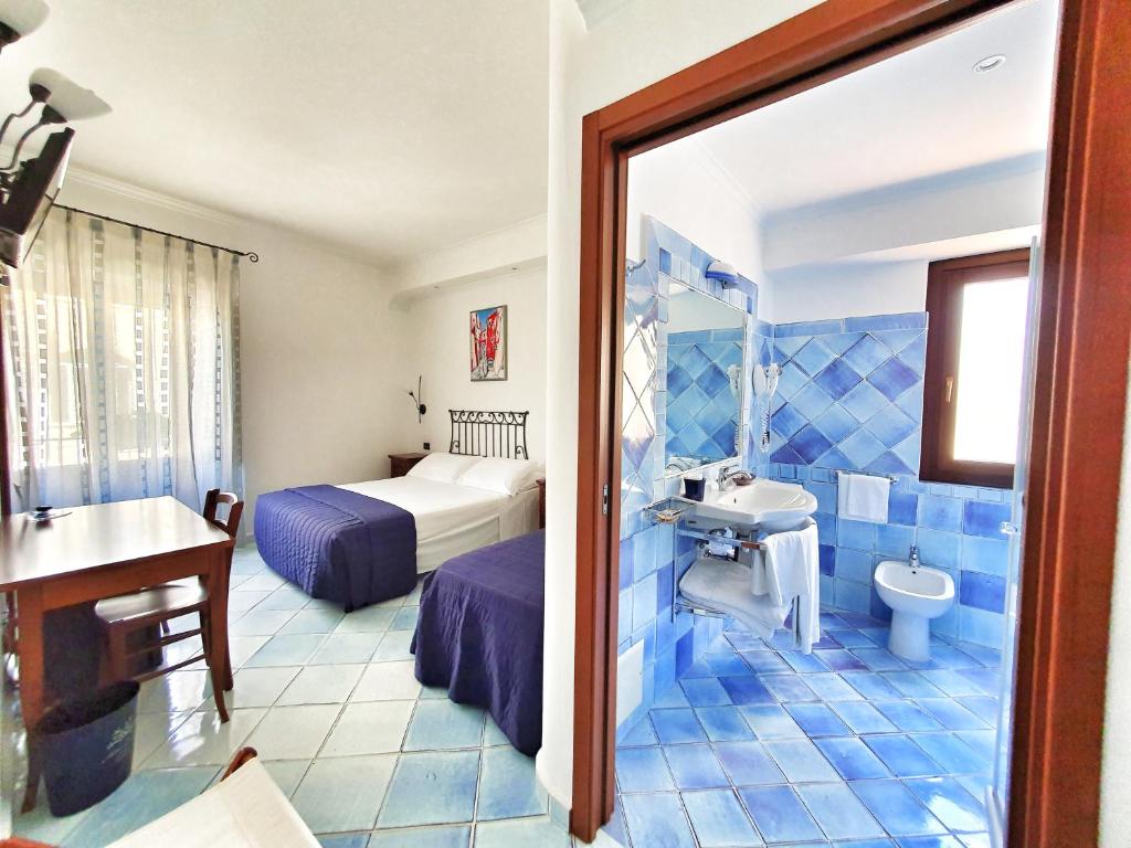 Koupelna v ubytování Hotel Corallo Sperlonga