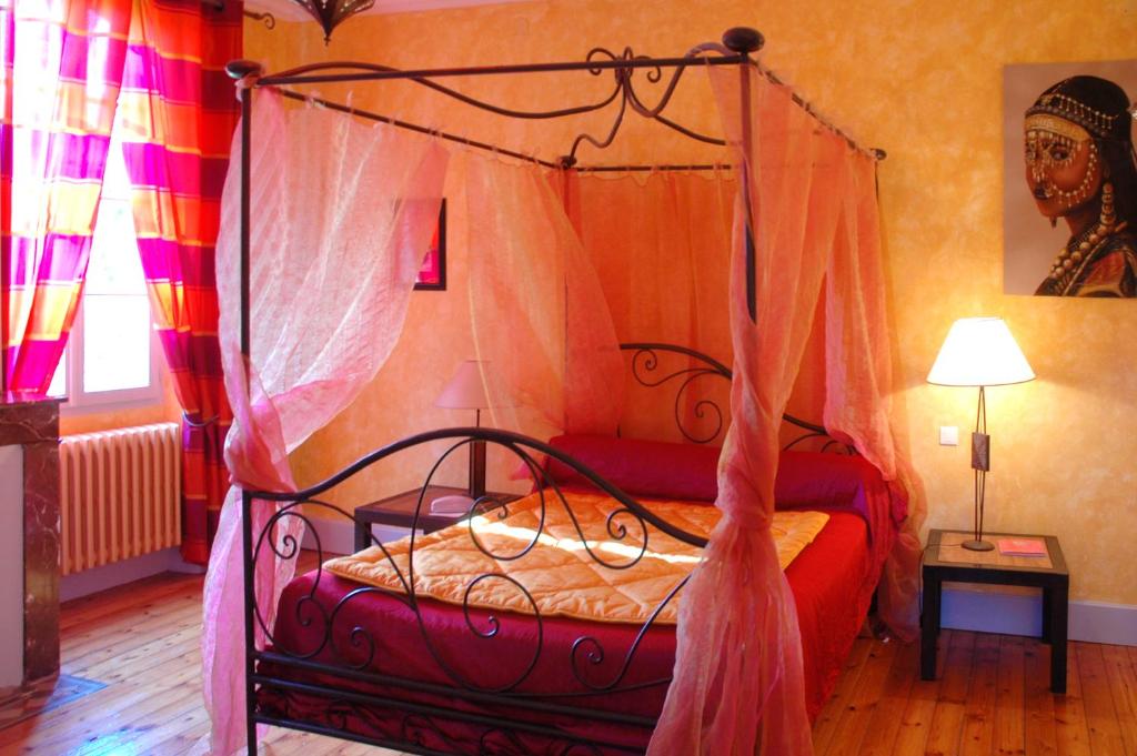 Postel nebo postele na pokoji v ubytování Manoir des Chanterelles