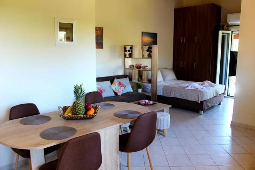 Postel nebo postele na pokoji v ubytování agis apartment corfu