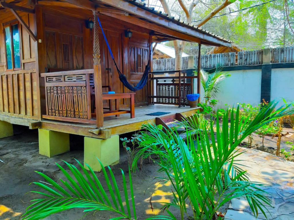 Zipp Bar Restaurant & Bungalows - 1