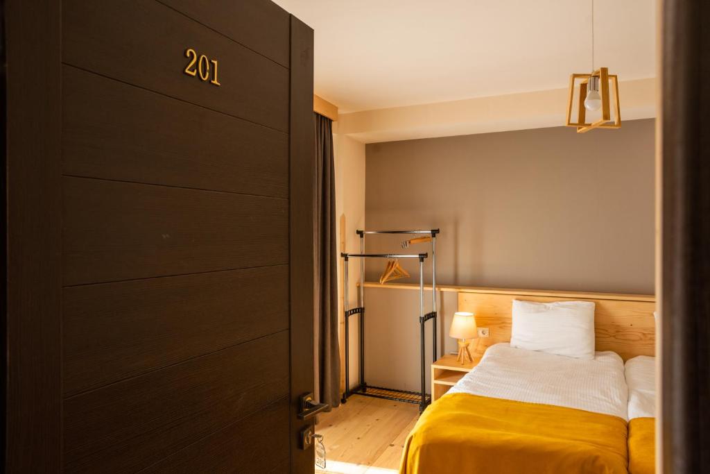 Postel nebo postele na pokoji v ubytování Hotel Old House Mestia