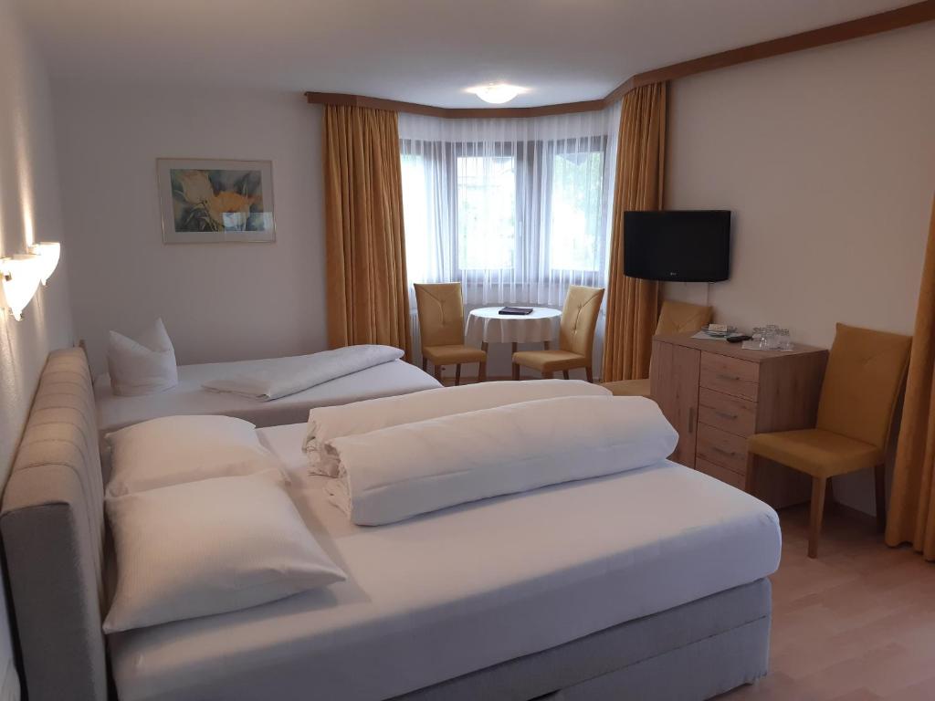 Posteľ alebo postele v izbe v ubytovaní Landhaus Klausnerhof Hotel Garni
