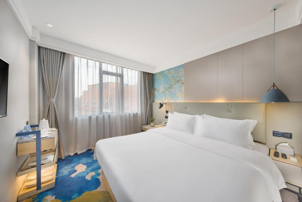 Postel nebo postele na pokoji v ubytování Shenzhen Yanan Hotel