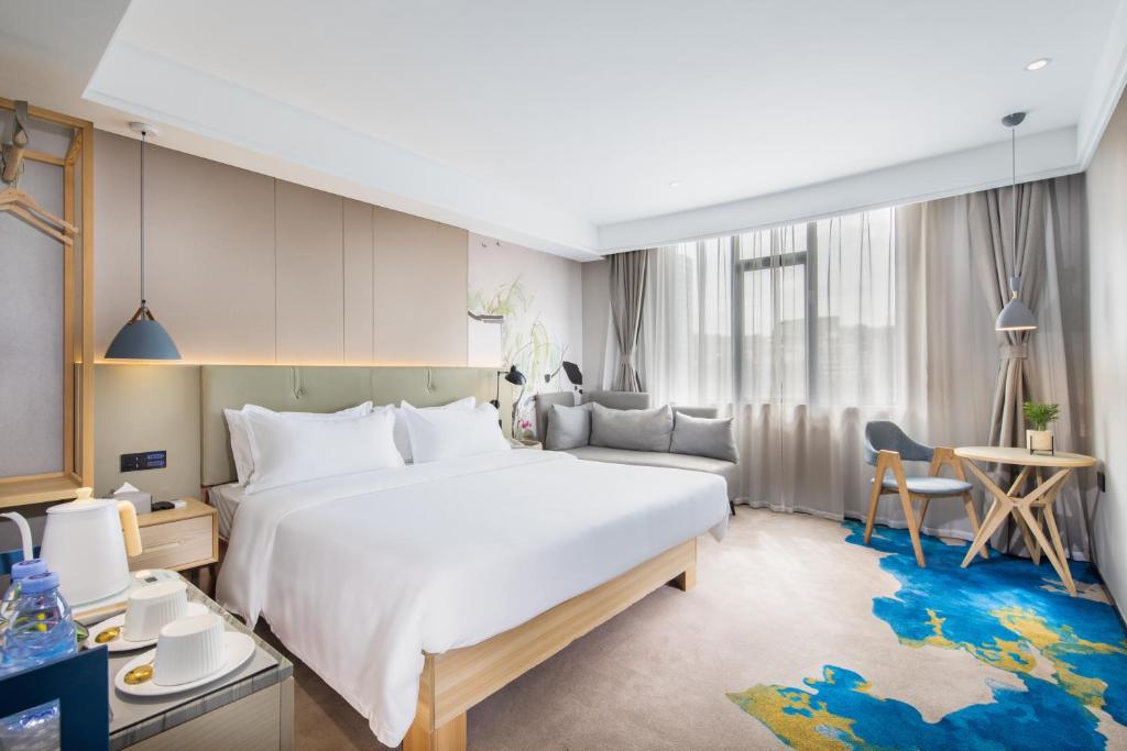 Postel nebo postele na pokoji v ubytování Shenzhen Yanan Hotel