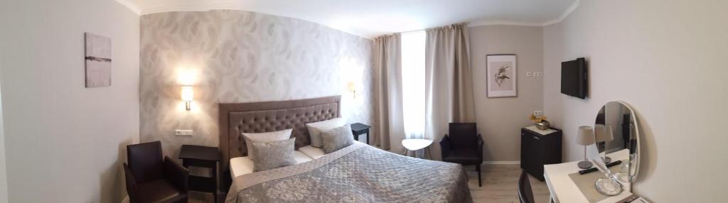 Postel nebo postele na pokoji v ubytování Hotel Löhr
