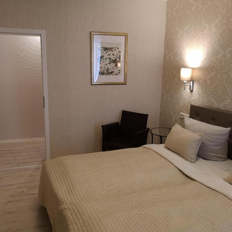Postel nebo postele na pokoji v ubytování Hotel Löhr
