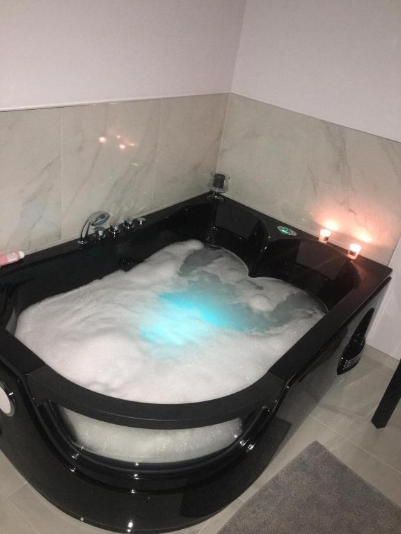 a black tub filled with snow in a room at B&B DEL CORSO in Bari