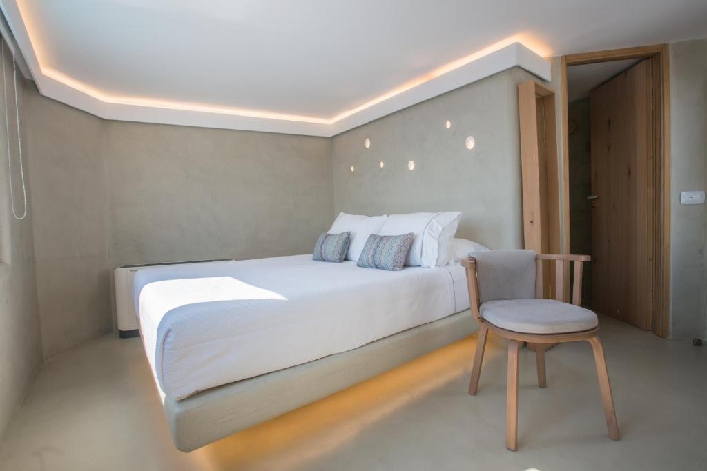 Postel nebo postele na pokoji v ubytování Chic Hotel Santorini