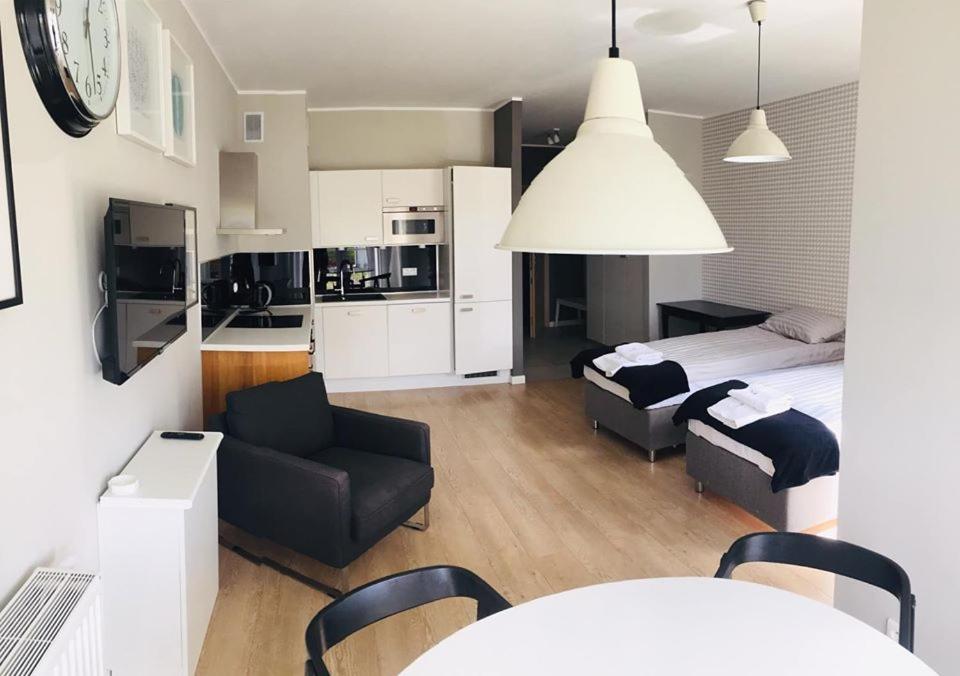 Golf Apartament 10 tesisinde bir oturma alanı