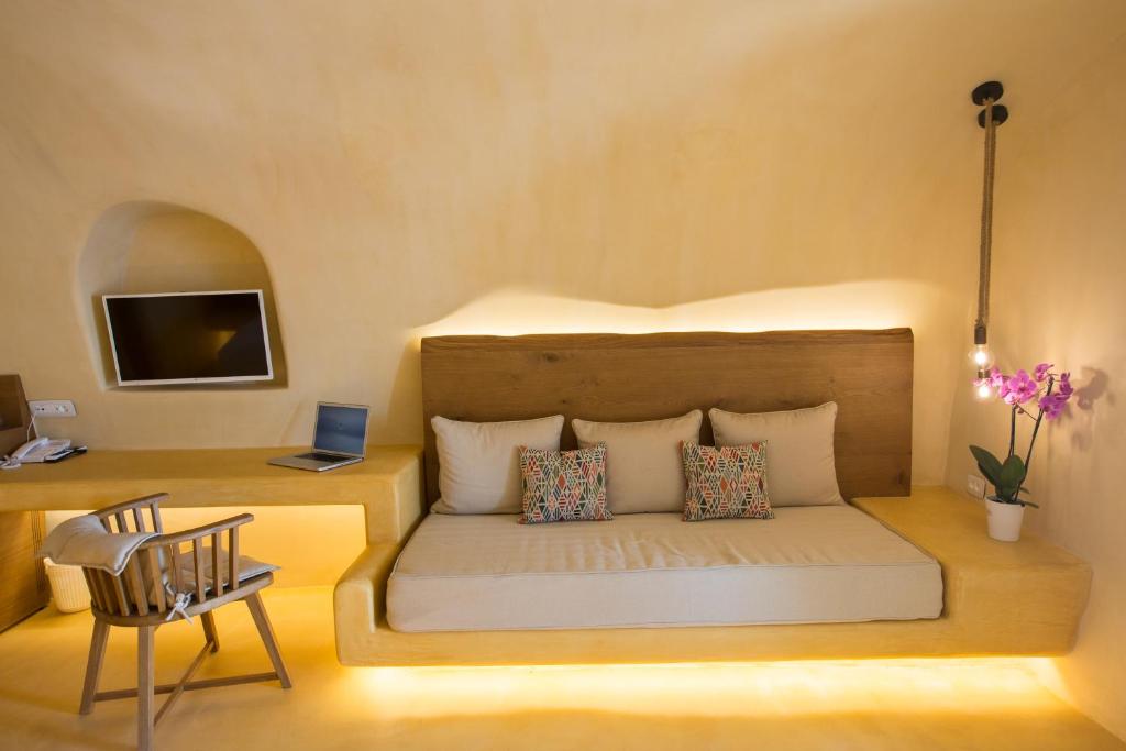 Postel nebo postele na pokoji v ubytování Chic Hotel Santorini