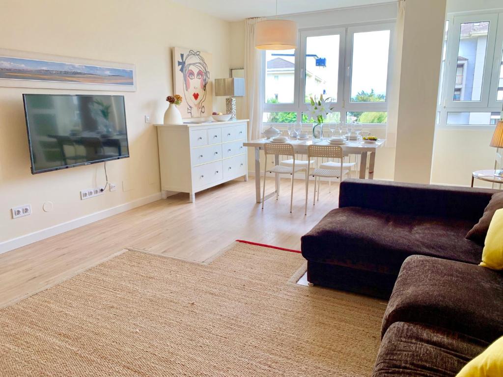 TV a/nebo společenská místnost v ubytování Apartamento Valdenoja Playa Sardinero