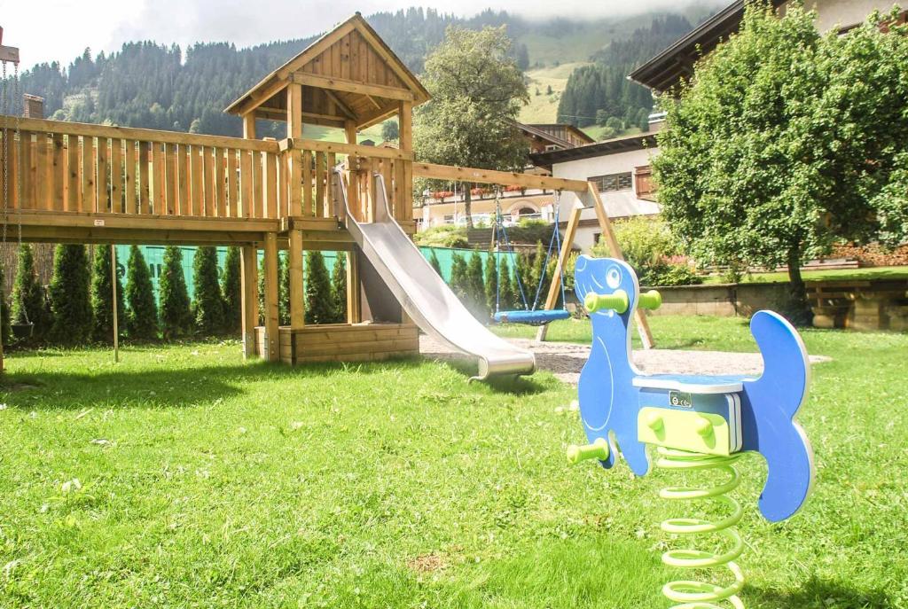 Herní místnost nebo prostor pro děti v ubytování Landhaus Almrausch