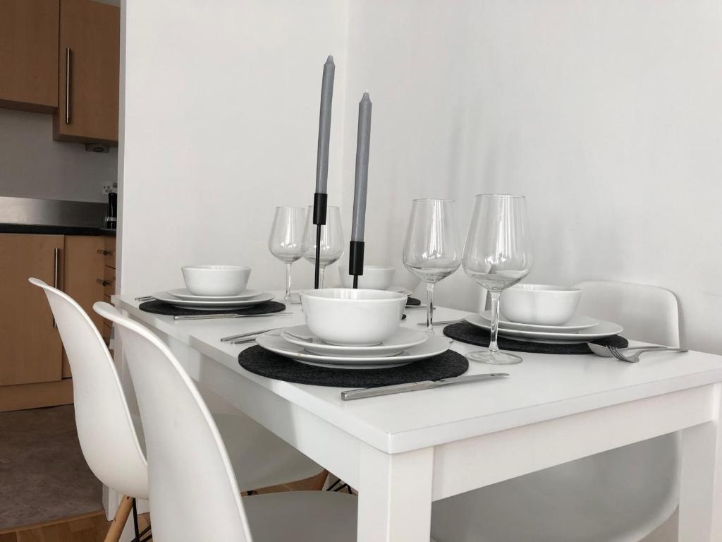 Modern, Large 2 Bedroom York Duplex, Self Check-in