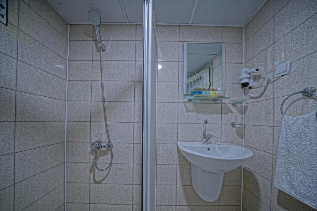 Epoch Stone House - 15