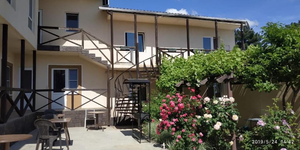 Hotel mojito 4*. Гостевой дом в геленджике рядом. Гостевой дом в геленджике рядом. Гостевой дом лайм кабардинка. Гостевой дом в геленджике рядом.