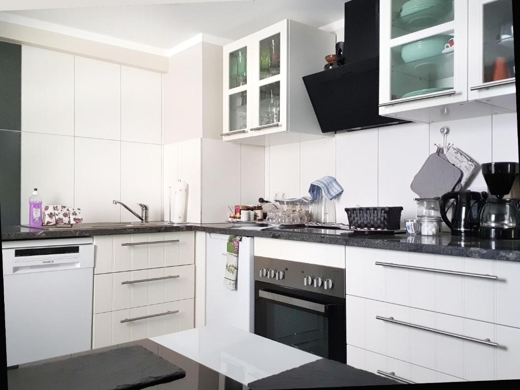 Kuchyň nebo kuchyňský kout v ubytování Monteur-Fremdenzimmer - Petit Quartier