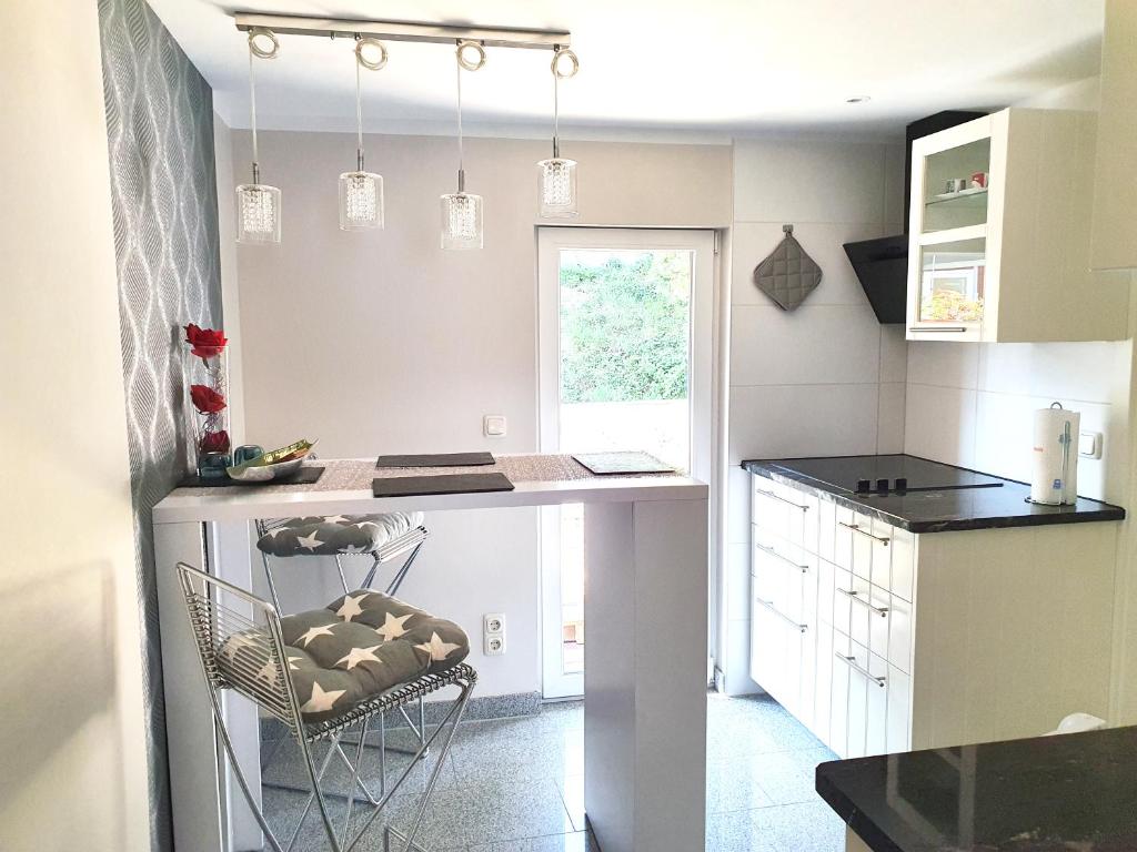 Kuchyň nebo kuchyňský kout v ubytování Monteur-Fremdenzimmer - Petit Quartier