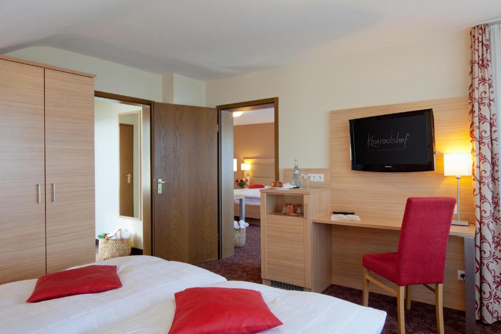 Postel nebo postele na pokoji v ubytování Hotel Konradshof