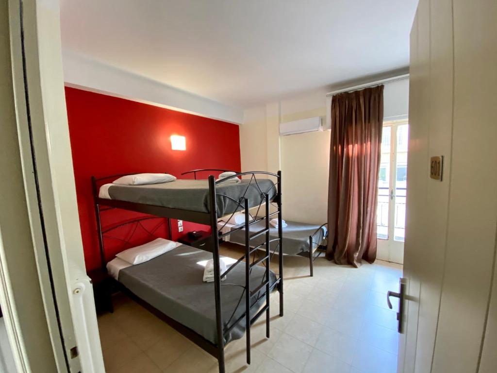 
Triple Room with Shared Bathroom
