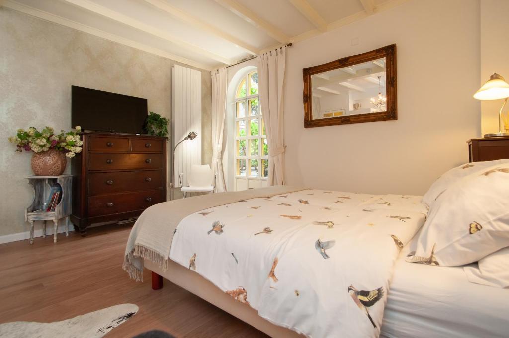 a bedroom with a bed and a dresser with a mirror at CASASdeCASPER - Alkmaar in Alkmaar