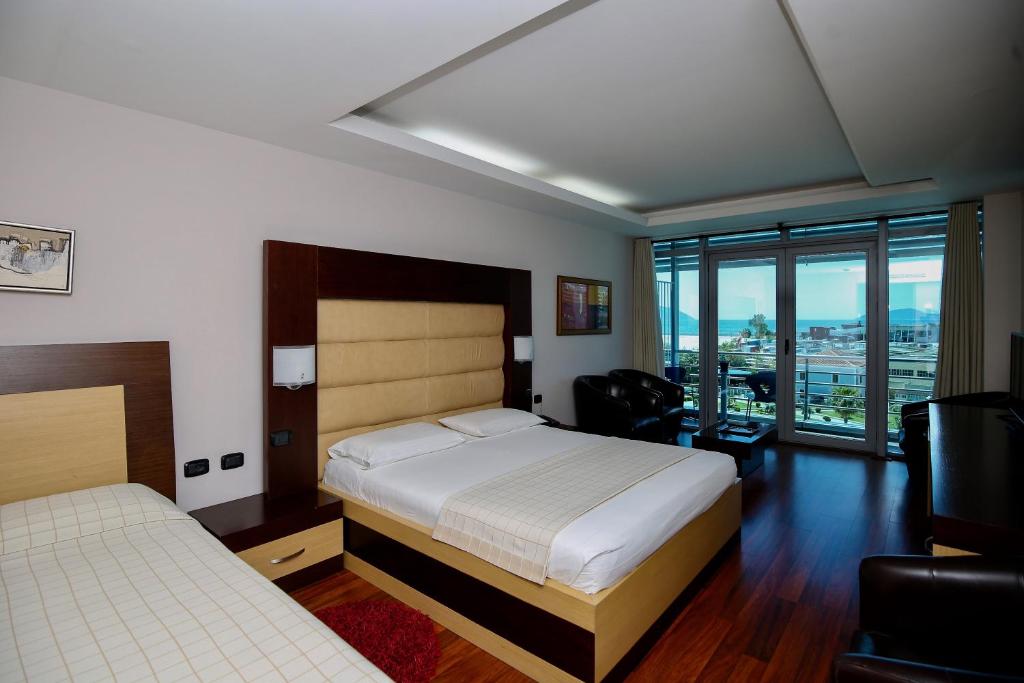 Postel nebo postele na pokoji v ubytování Hotel Vlora International