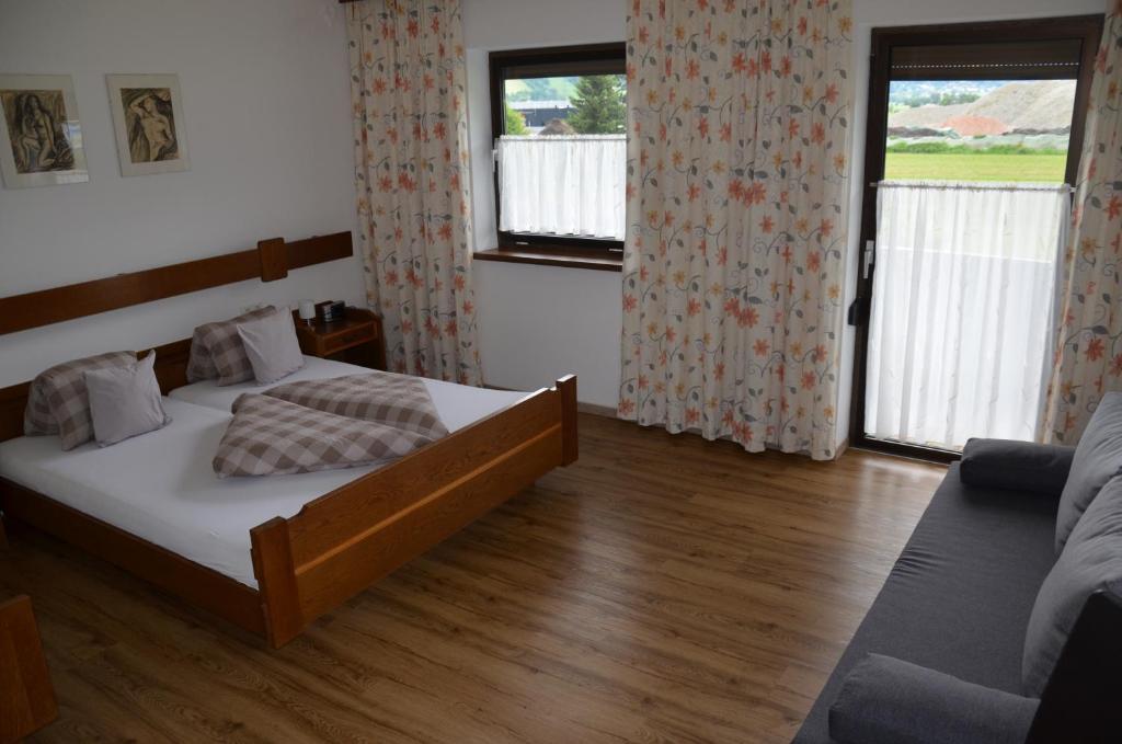 Postel nebo postele na pokoji v ubytování Gästehaus Wildauer