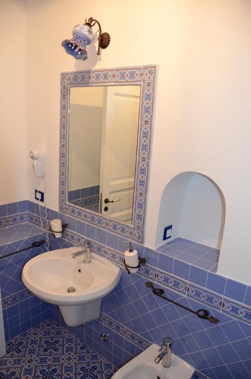 Hotel A Cannata - Tweepersoonskamer Met 1 Of 2 Bedden En Balkon