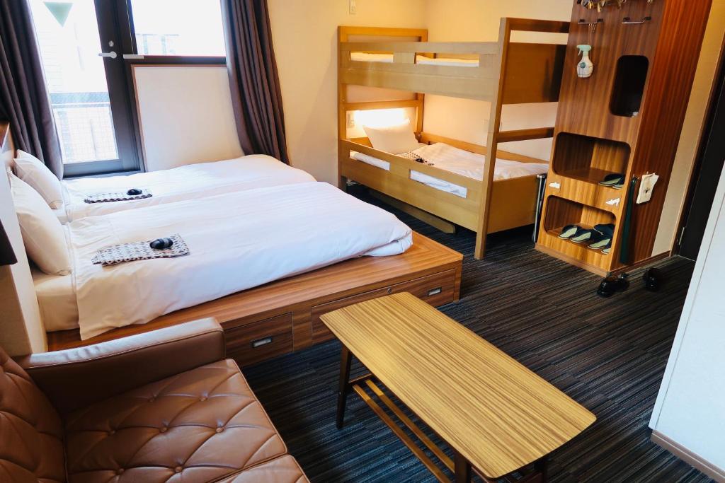 Postel nebo postele na pokoji v ubytování Ueno Touganeya Hotel