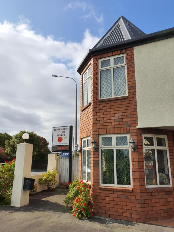 Rosewood Court Motel - Resim 25