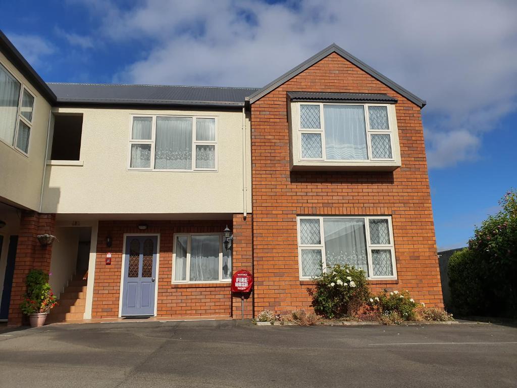 Rosewood Court Motel - Resim 27