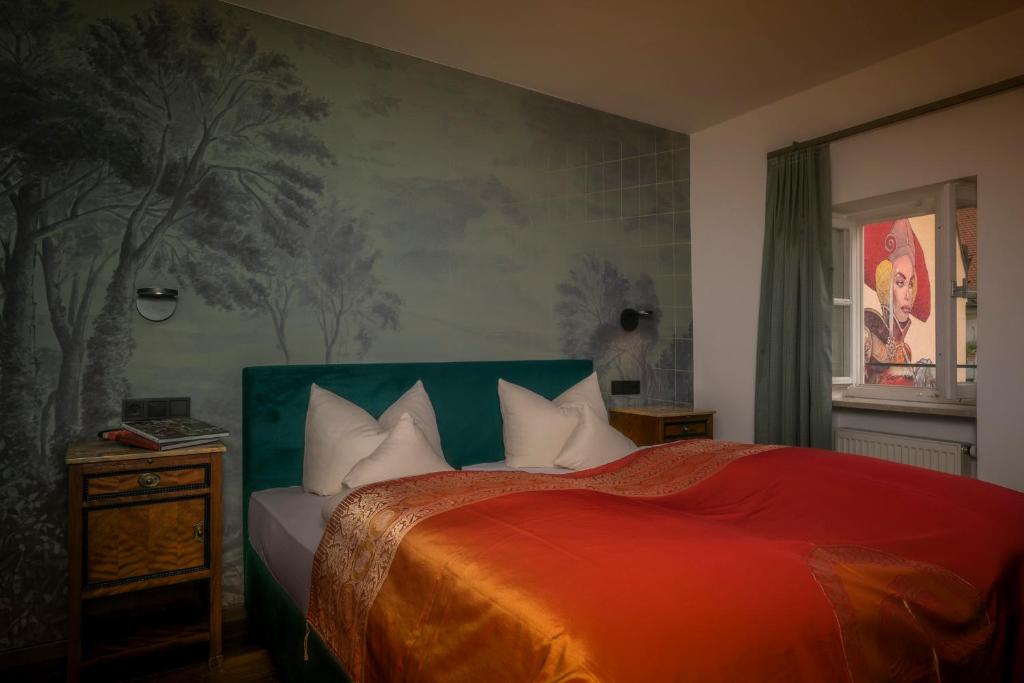 Postel nebo postele na pokoji v ubytování Hotel Münchner Hof und Blauer Turm