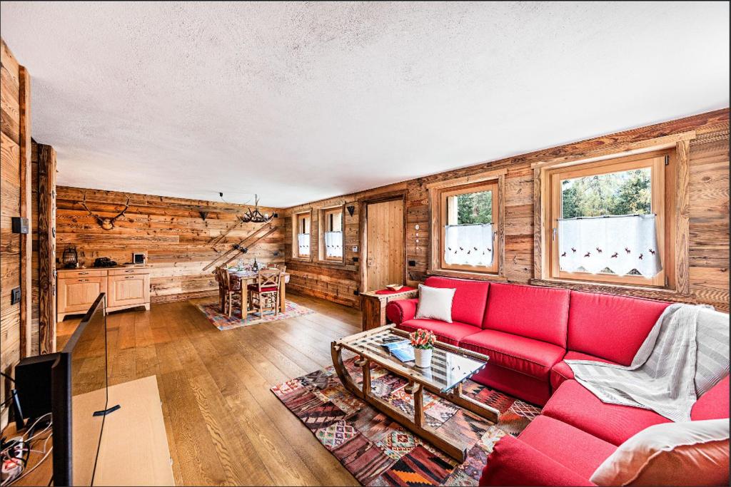 A seating area at Chalet Resort Sozzine