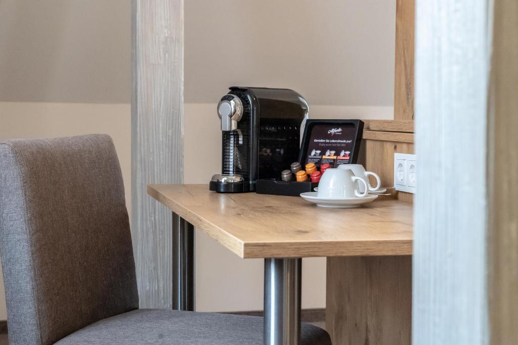 Příslušenství pro přípravu čaje a kávy v ubytování Hotel & Restaurant Ritter Jörg