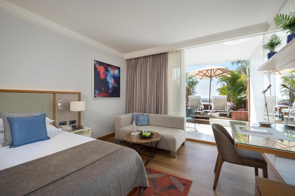 Ein Bett oder Betten in einem Zimmer der Unterkunft Royal Beach Eilat by Isrotel Exclusive