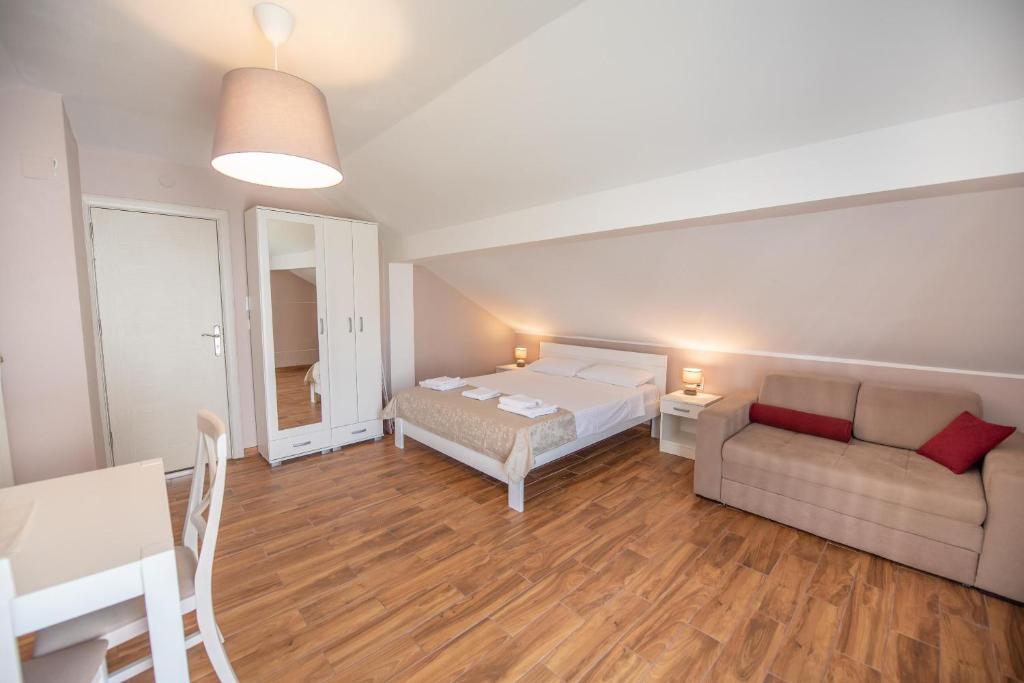 Uma cama ou camas num quarto em Ioannis Apartments